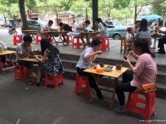 十年老店街面店铺自带流量，可教