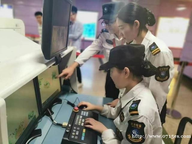 包吃住高铁乘务安检员 包吃住高铁乘务安检员